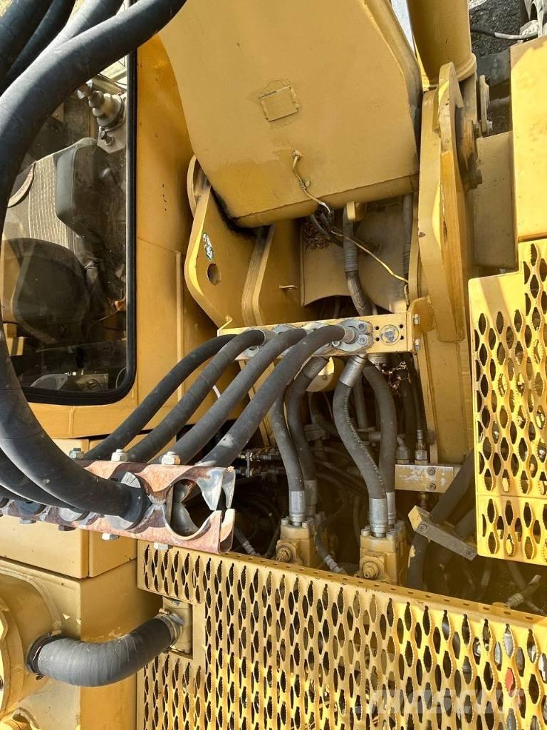 CAT 214 Excavatoare cu roti