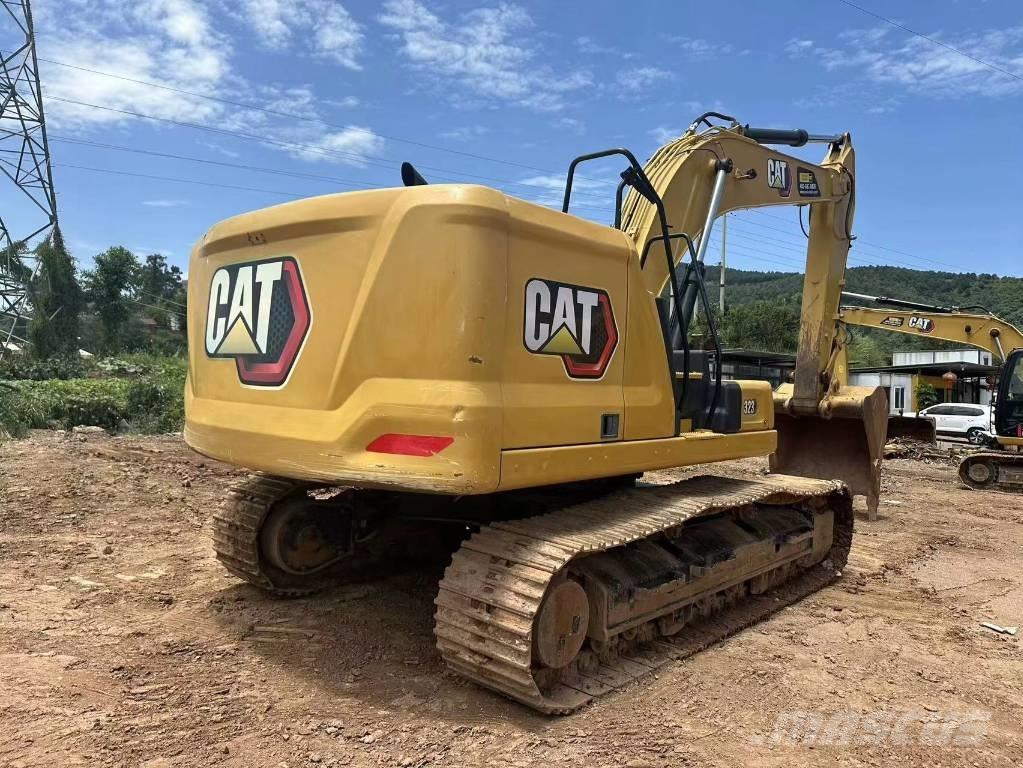 CAT 323 Excavatoare pe șenile

