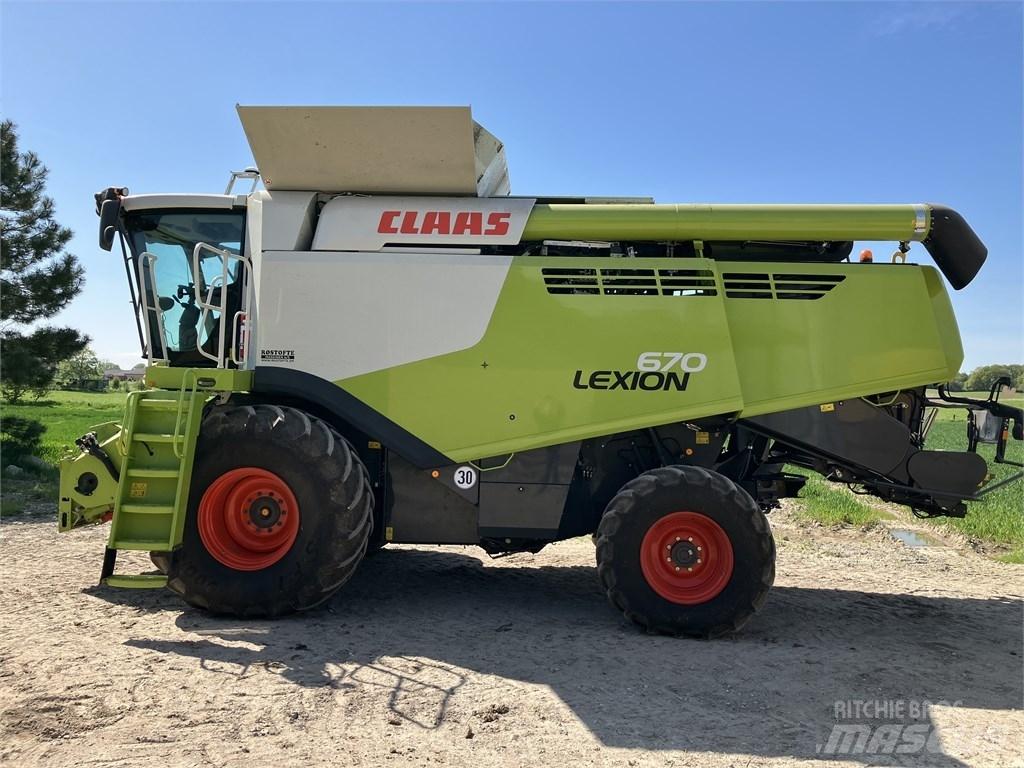 CLAAS Lexion 670 Combine de secerat