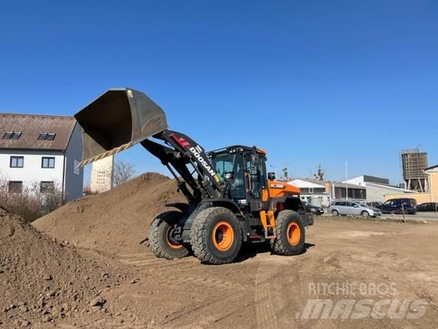 Doosan DL280 Incarcator pe pneuri