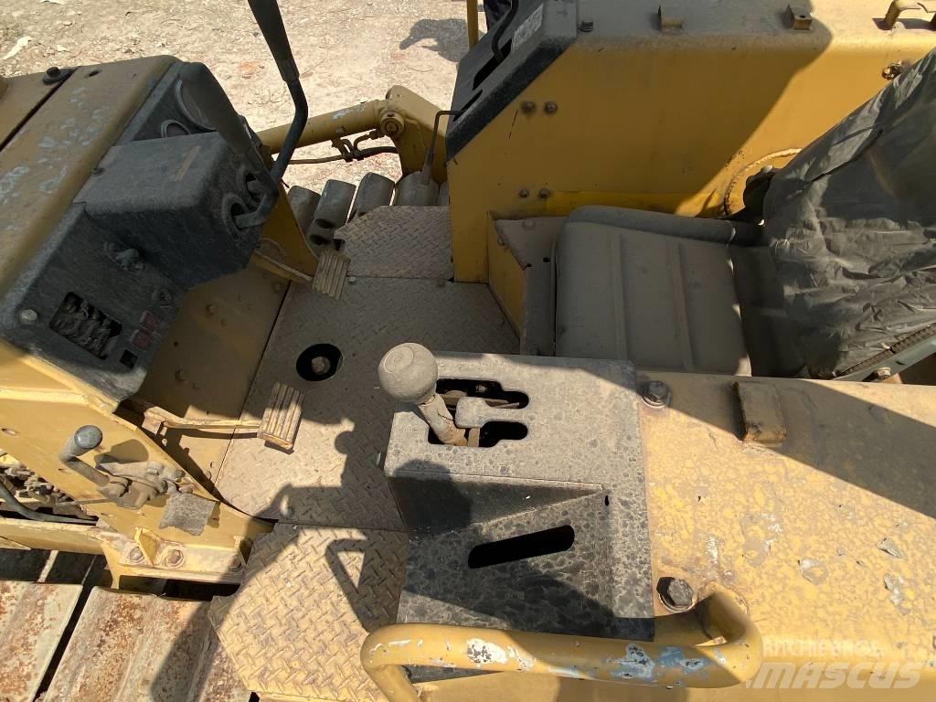 Komatsu D21P-6 Buldozere pe senile