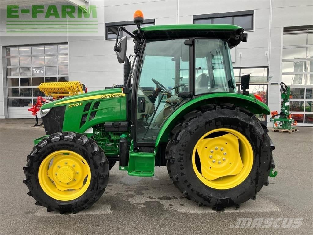 John Deere 5067E Tractoare