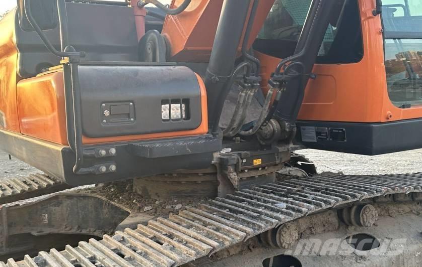 Doosan DX220 Excavatoare pe șenile
