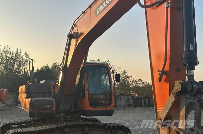 Doosan DX220 Excavatoare pe șenile
