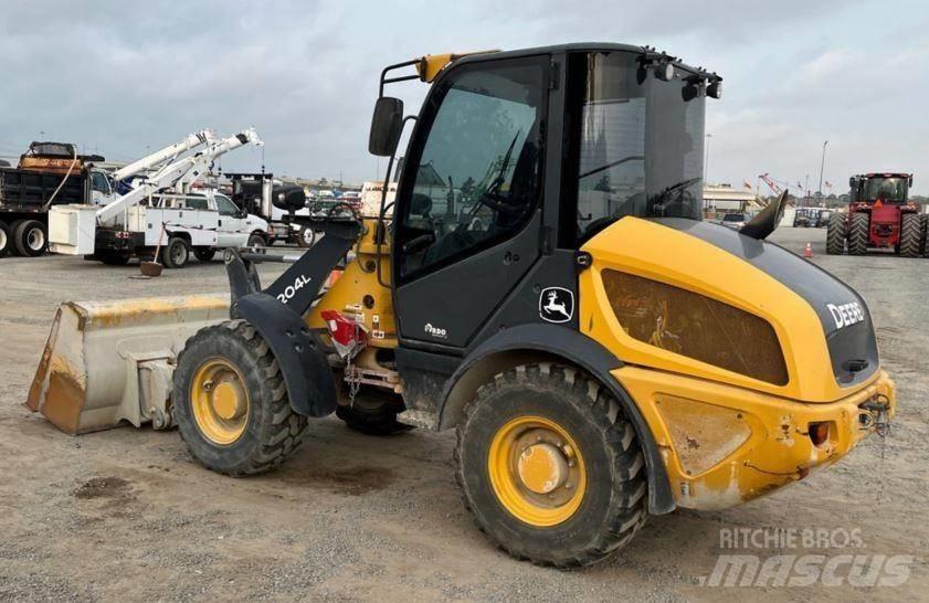 John Deere 204L Incarcator pe pneuri