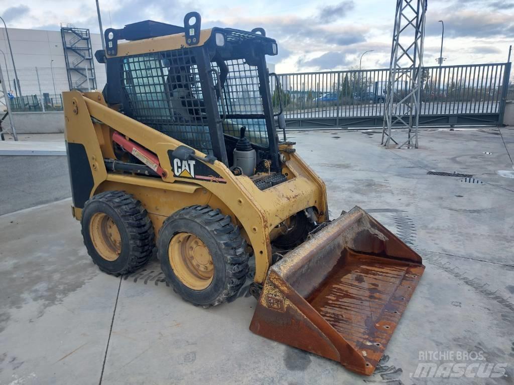 CAT 216 Mini incarcator