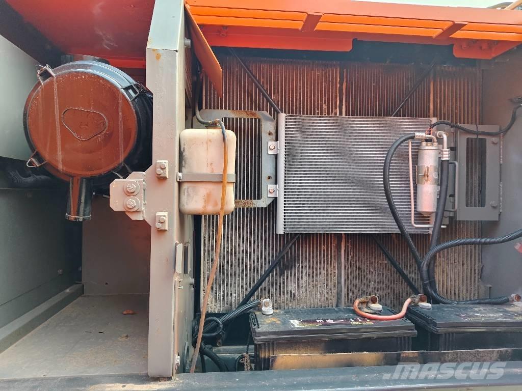 Hitachi ZX 210 Excavatoare pe șenile
