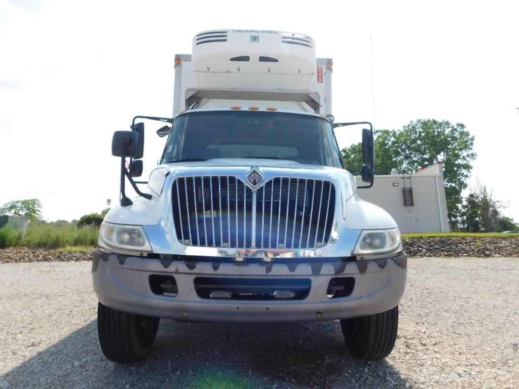International 4400 Camion cadru container