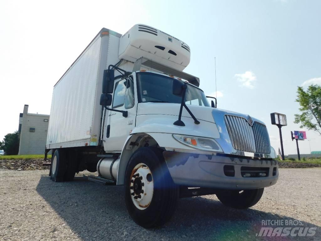 International 4400 Camion cadru container