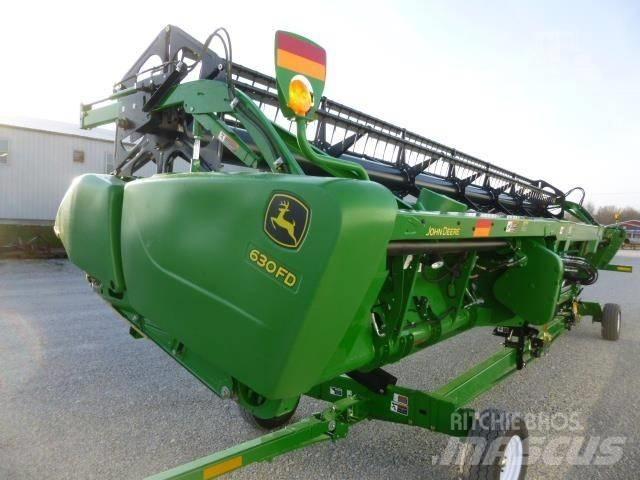 John Deere 630 F Combine capete pentru culegatoare