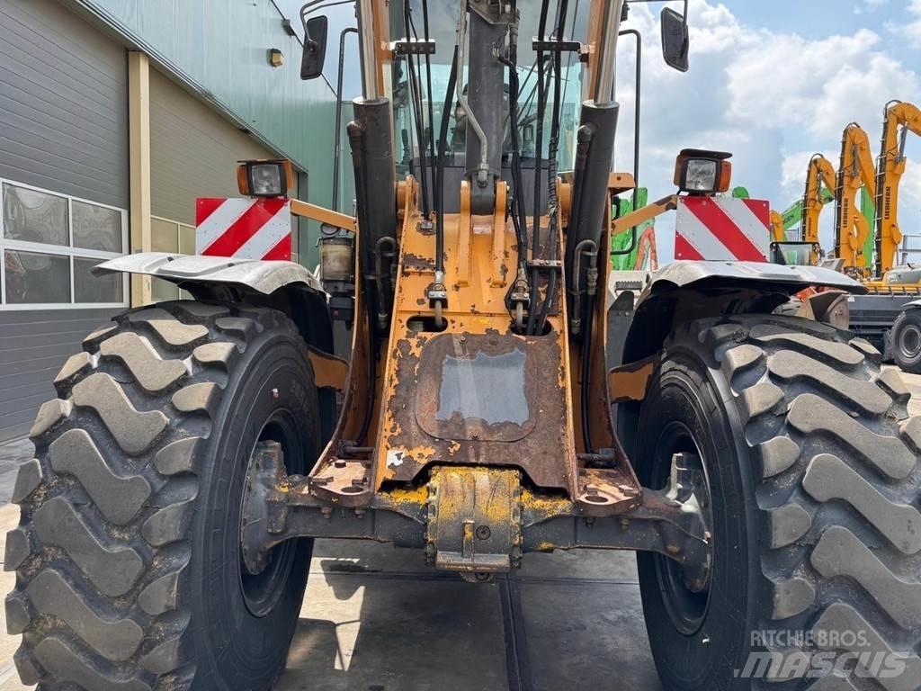 CASE 621F XR Incarcator pe pneuri