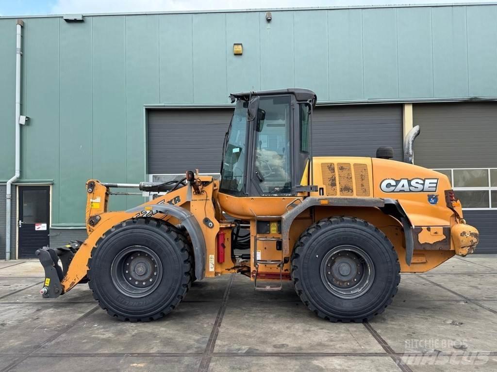 CASE 621F XR Incarcator pe pneuri