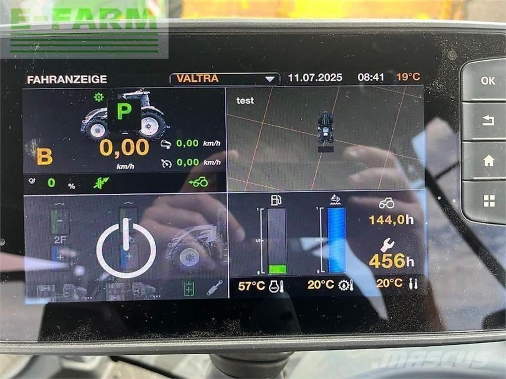 Valtra q245 Tractoare