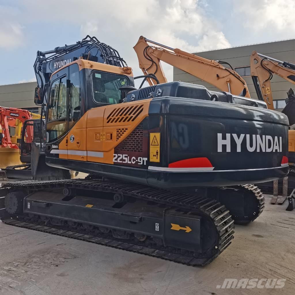 Hyundai 225LC-9T Excavatoare pe șenile
