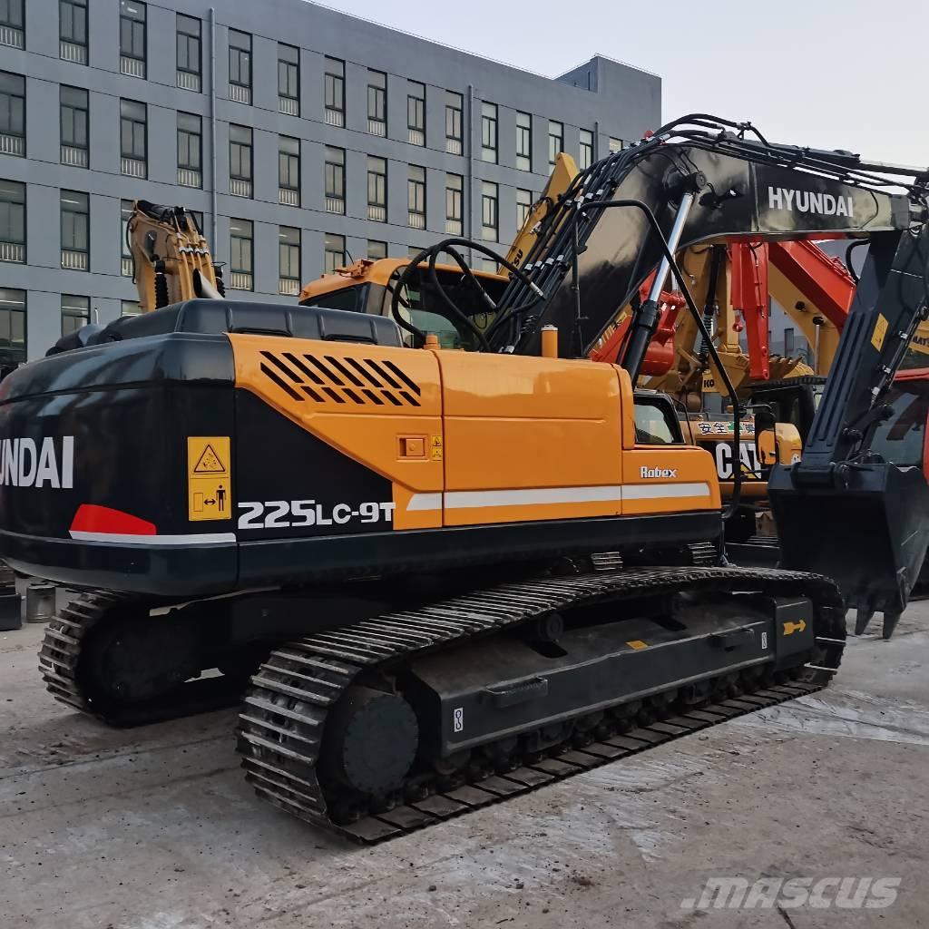 Hyundai 225LC-9T Excavatoare pe șenile
