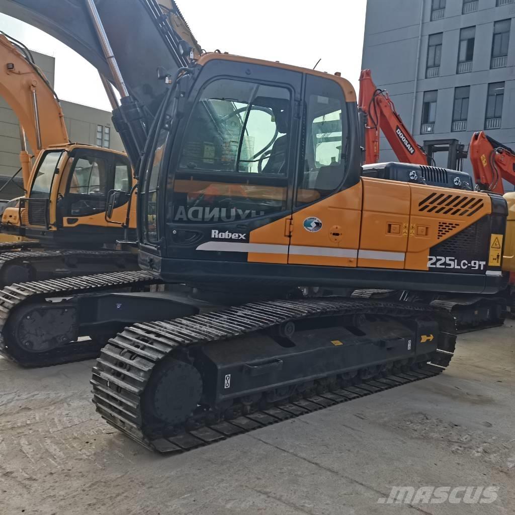 Hyundai 225LC-9T Excavatoare pe șenile
