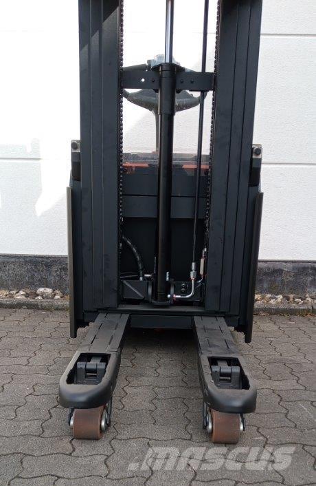 Toyota SWE120L Transpaleti autopropulsanti