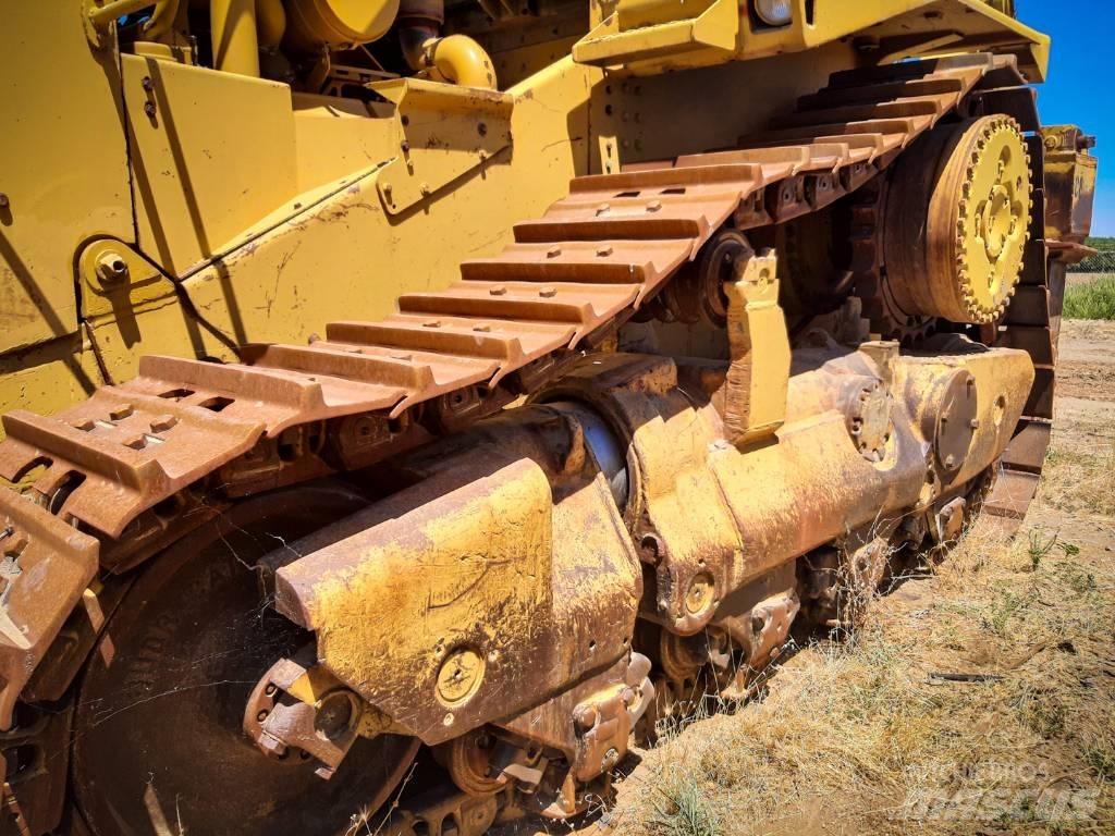 CAT D10 Buldozere pe senile