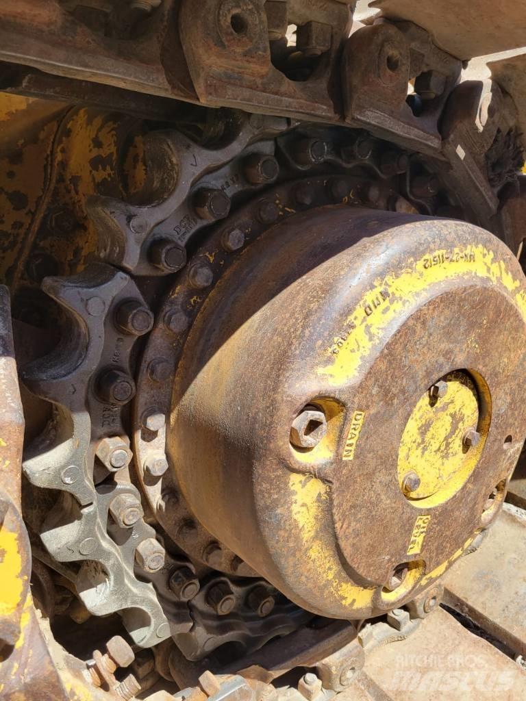 Komatsu D65EX-15 Buldozere pe senile