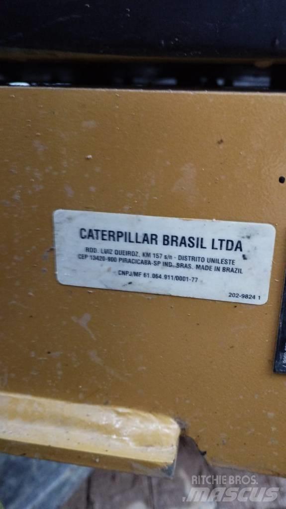 CAT 313D2L Excavatoare pe șenile
