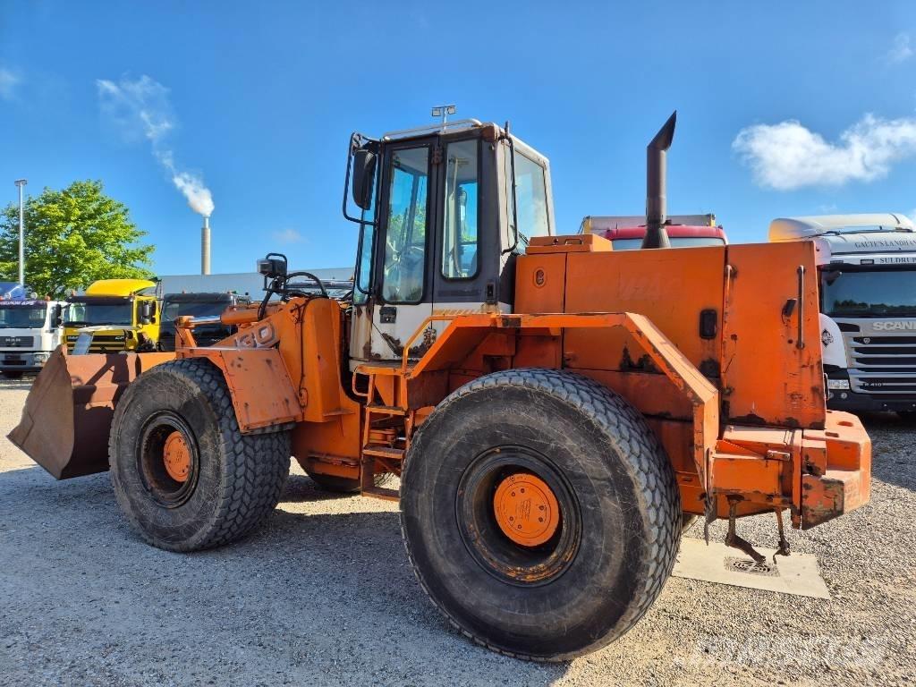 Hitachi FR 130 Incarcator pe pneuri