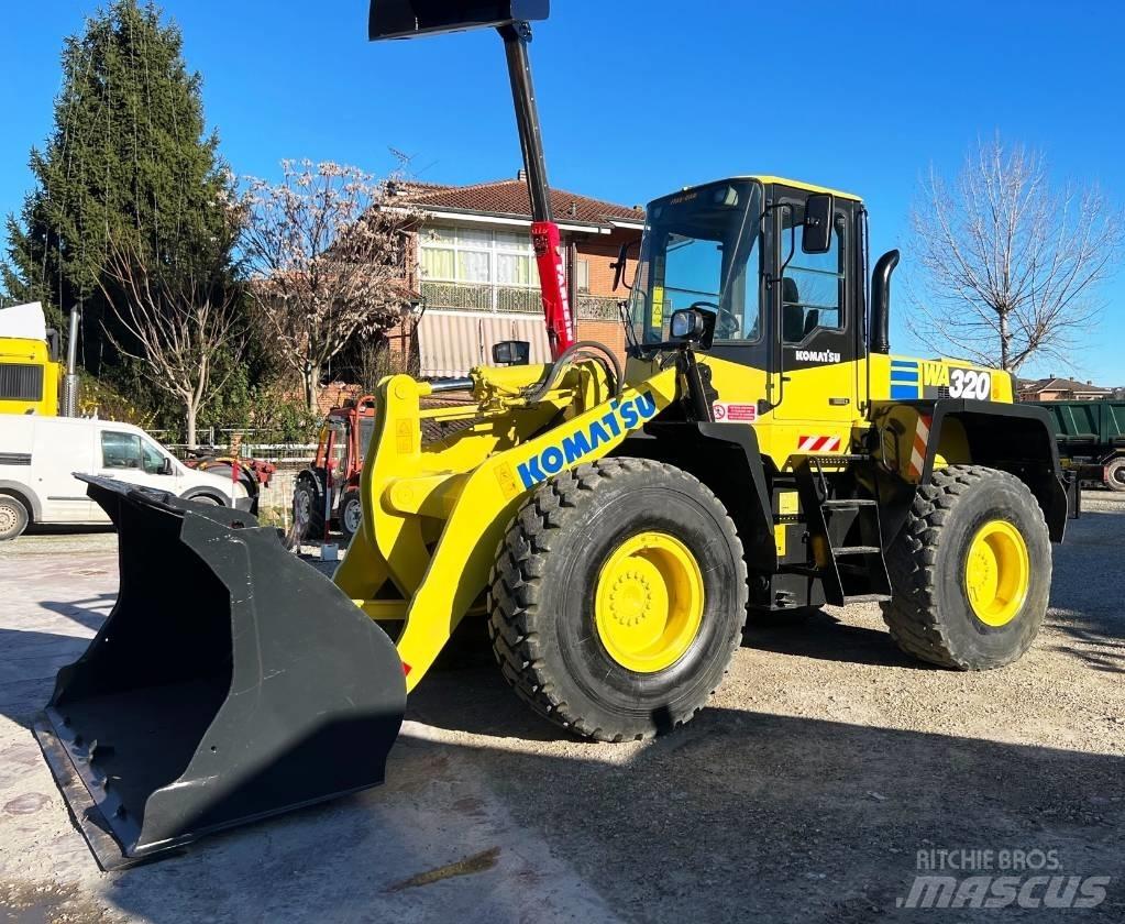 Komatsu WA 320 Incarcator pe pneuri