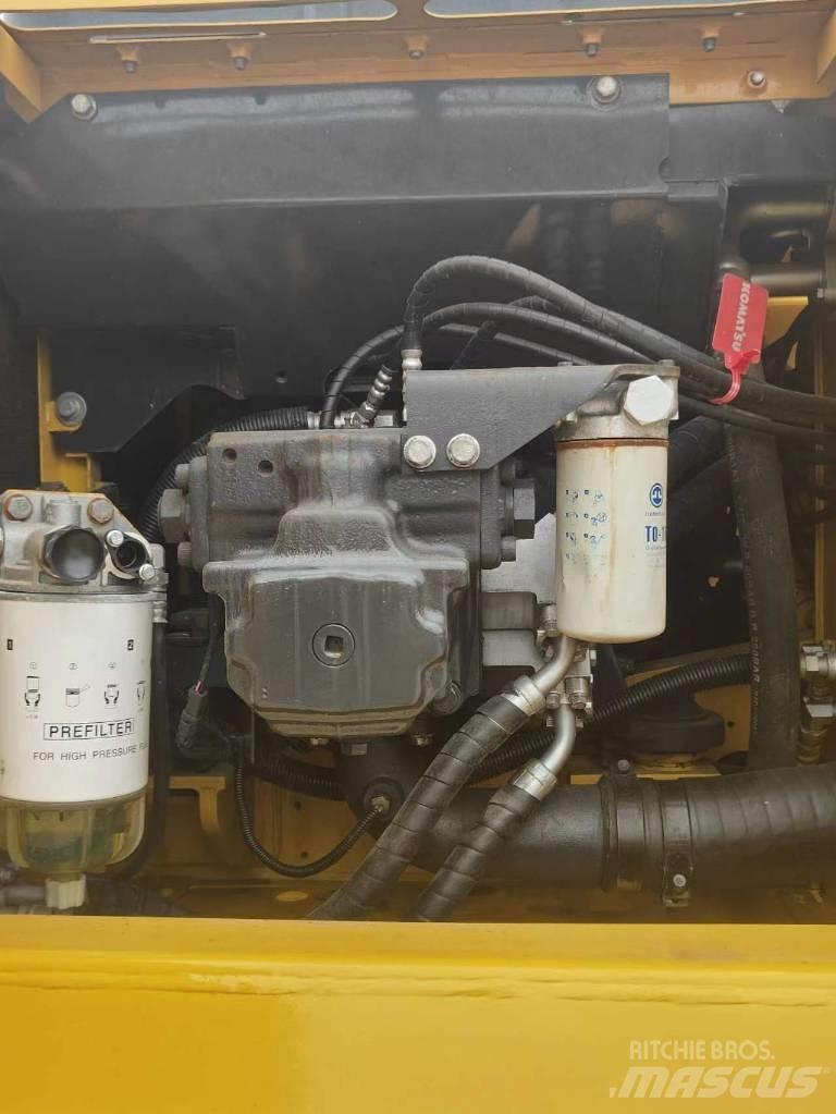 Komatsu PC200 Excavatoare pe șenile
