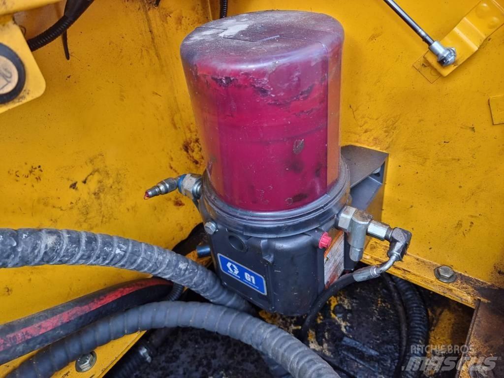 JCB JS 330 NC Excavatoare pe șenile
