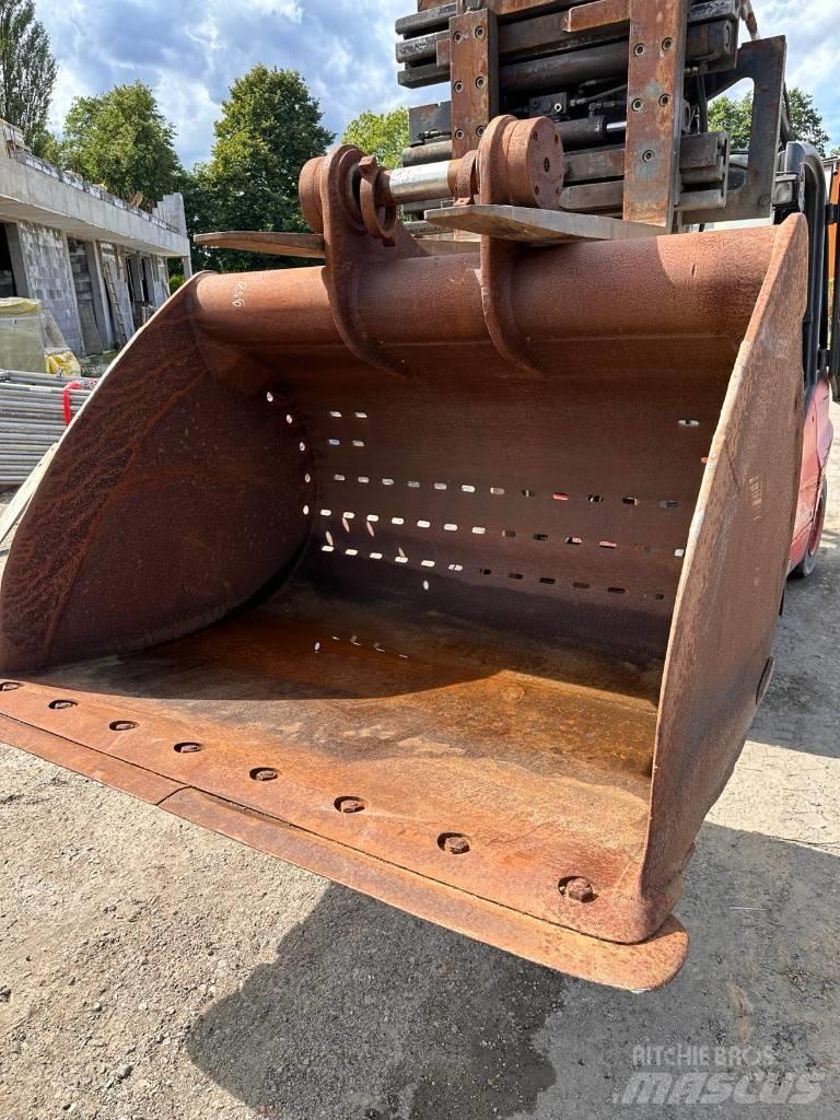 CAT Bucket Pistoane