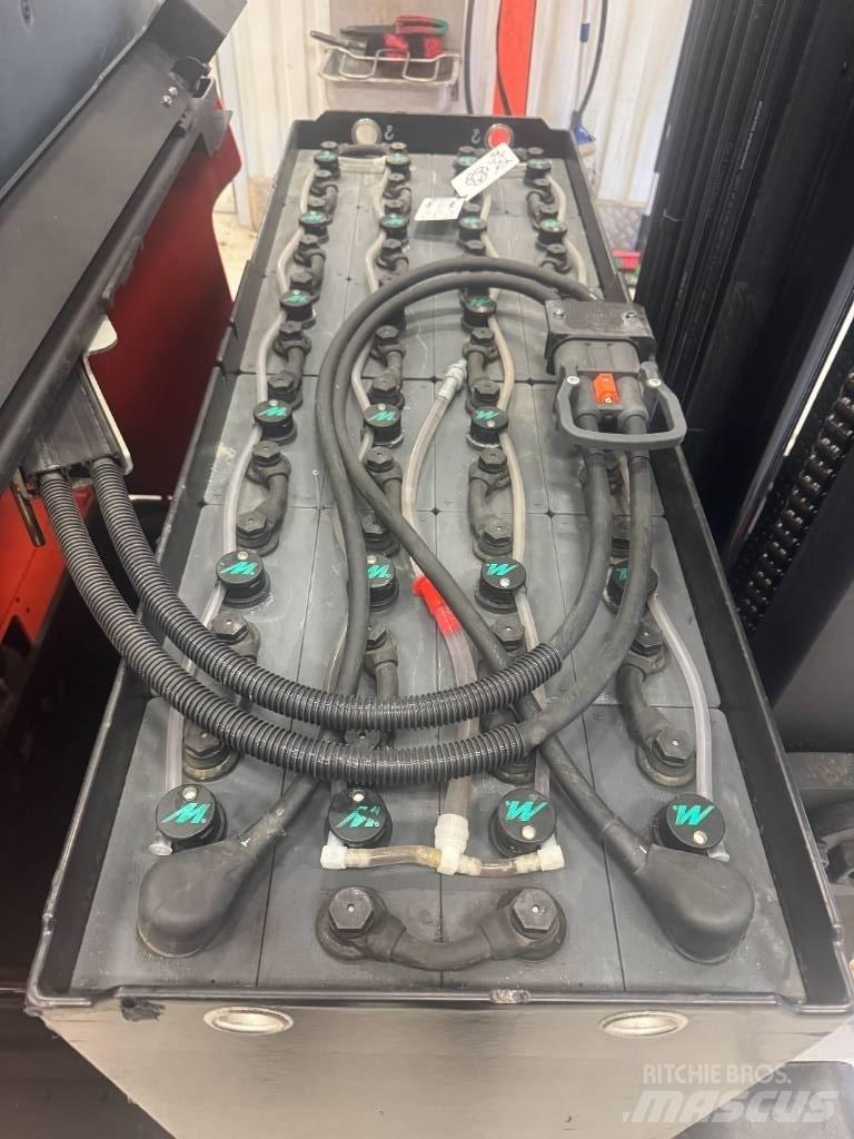 BT Toyota RRE 160 Stivuitor cu catarg retractabil