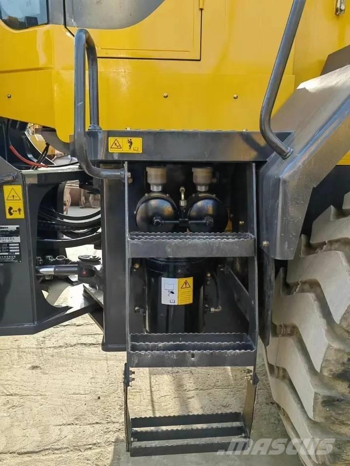 SDLG LG 956 L Incarcator pe pneuri