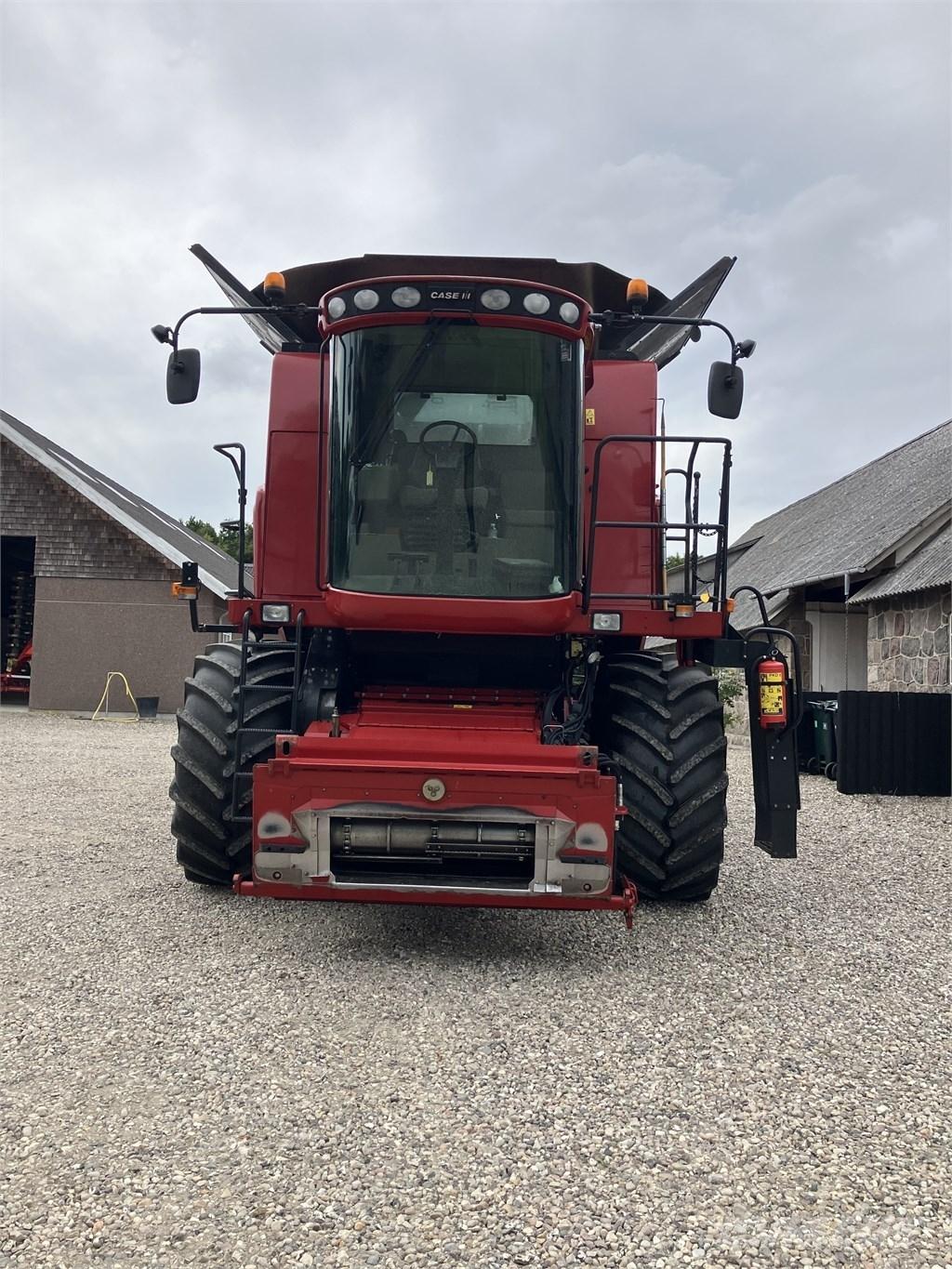 CASE Axial Flow 7130 Combine de secerat