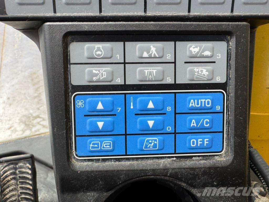 Komatsu PW180-11 Excavatoare cu roti