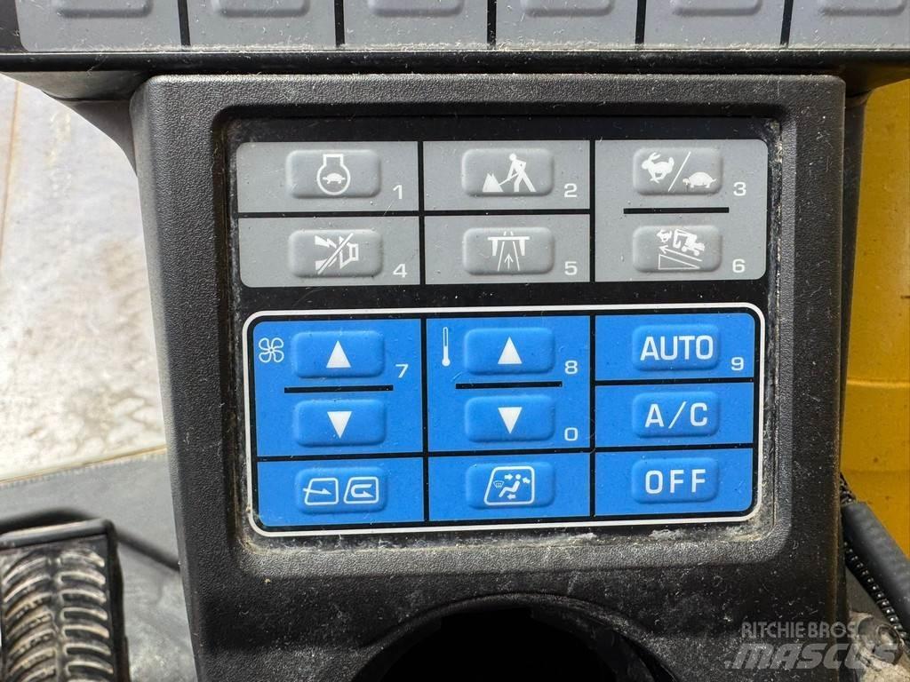 Komatsu PW180-11 Excavatoare cu roti