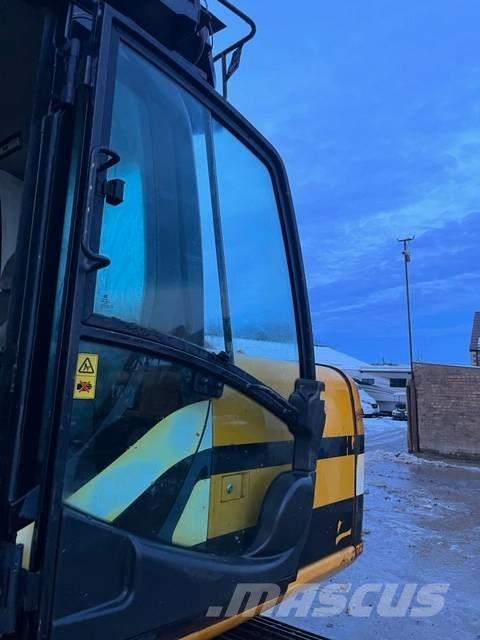 JCB JS 130 Excavatoare pe șenile
