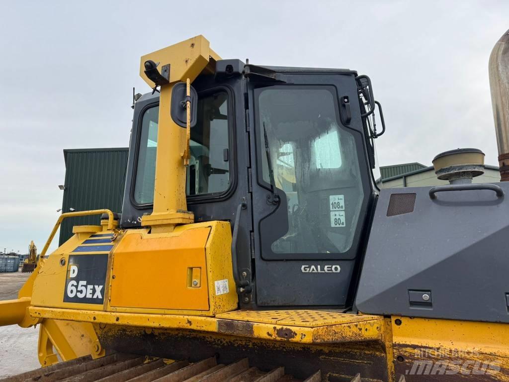 Komatsu D65EX-15 Buldozere pe senile