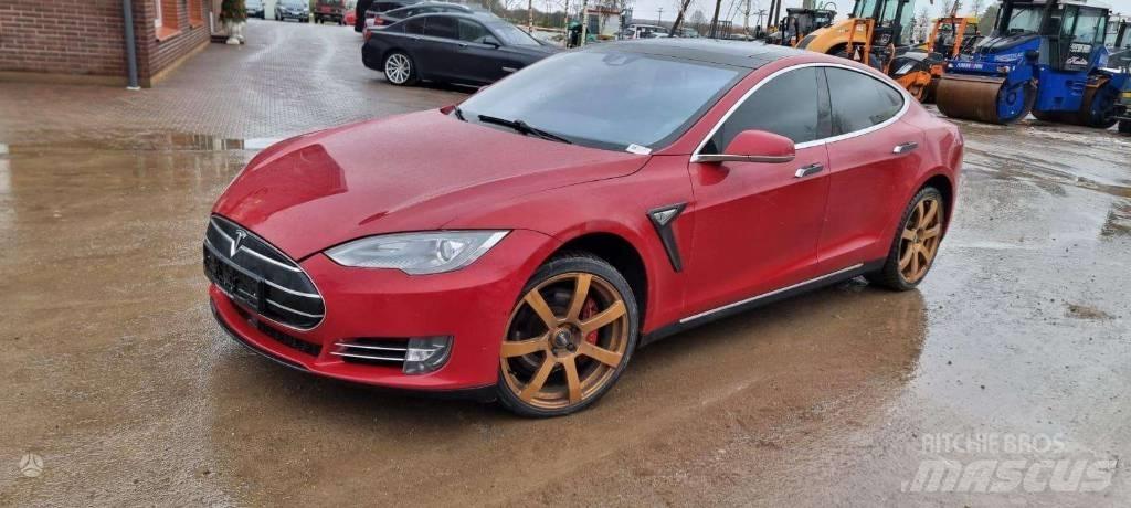 Tesla Model S P85D Masini