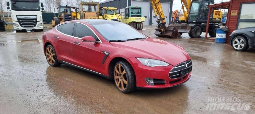 Tesla Model S P85D Masini