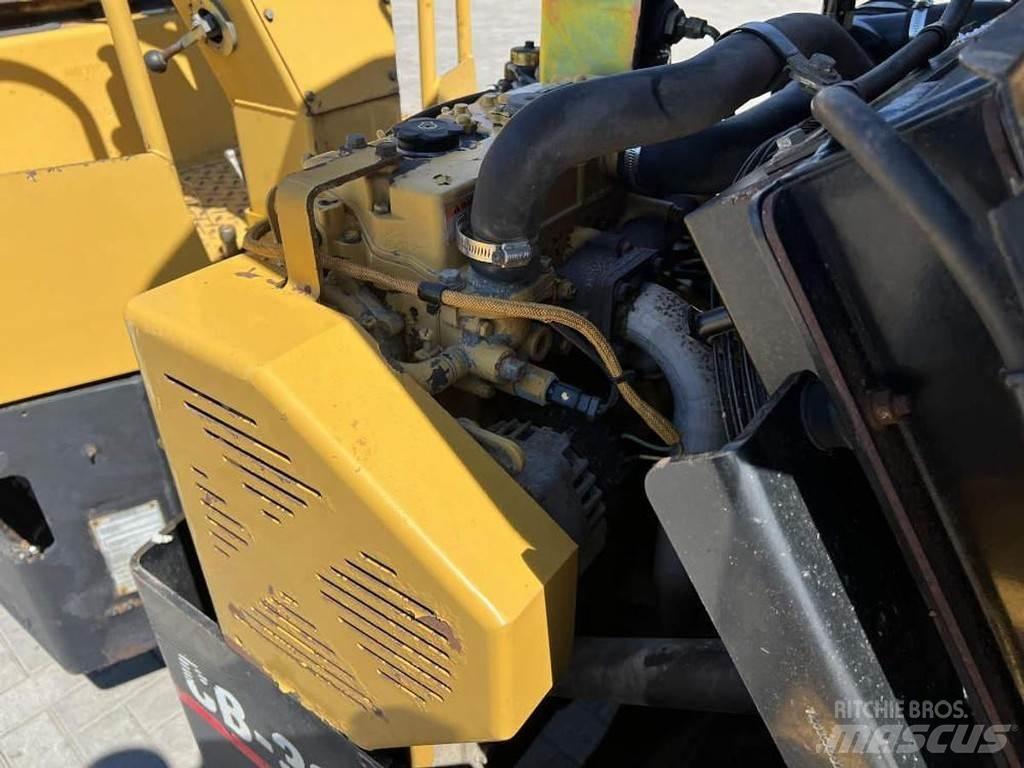 CAT CB 334E Cilindri compactori dubli