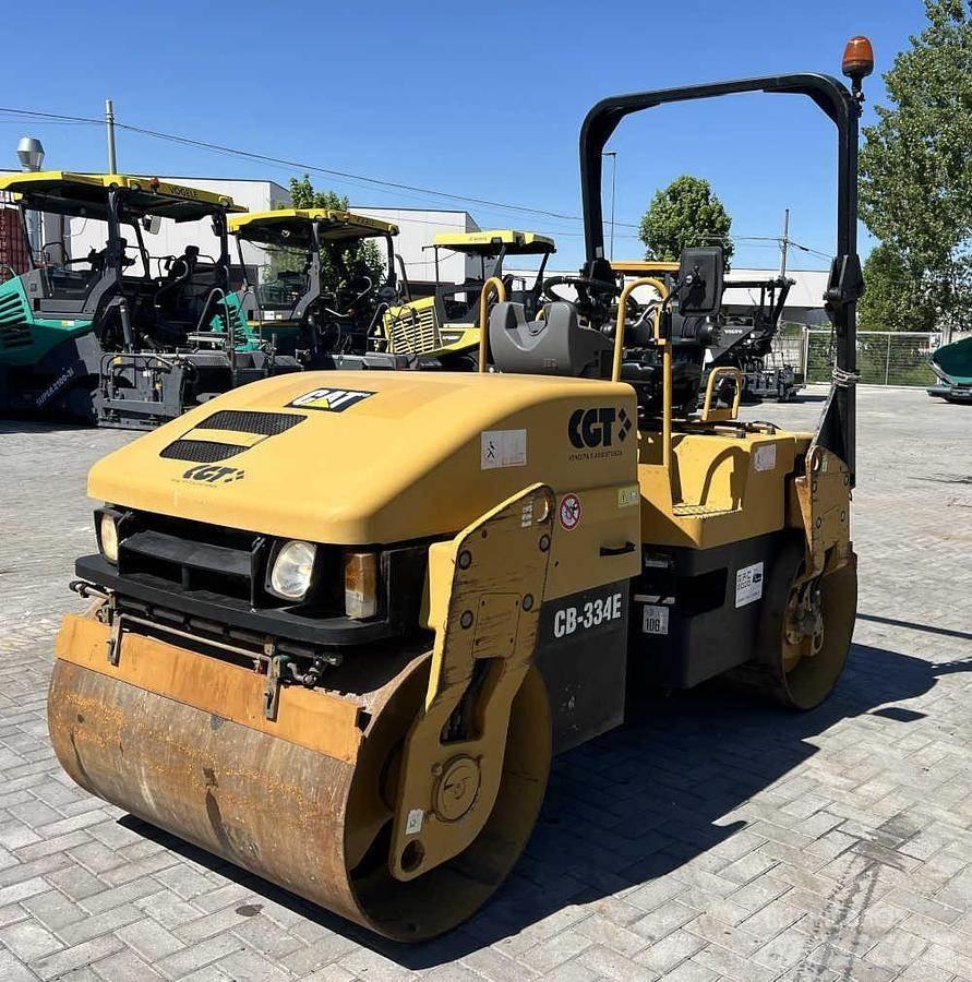 CAT CB 334E Cilindri compactori dubli