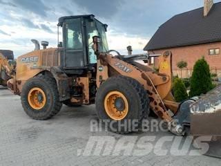 CASE 721 F Incarcator pe pneuri