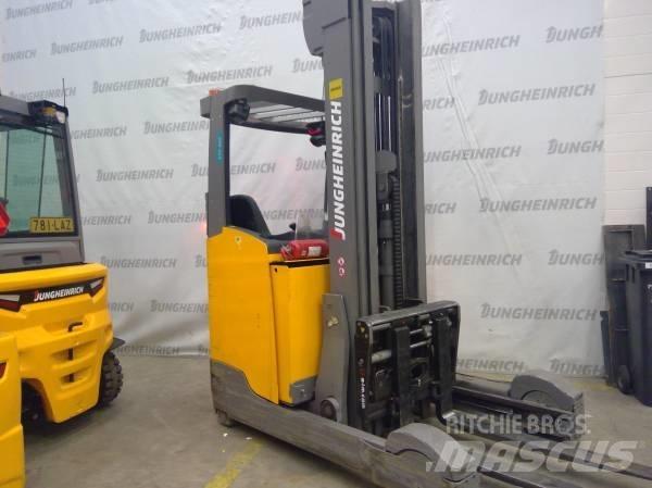 Jungheinrich ETV 325 Stivuitor cu catarg retractabil