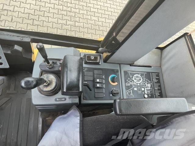 CAT IT 14 G Incarcator pe pneuri