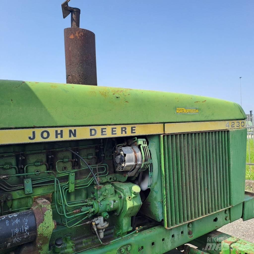 John Deere 4230 Tractoare