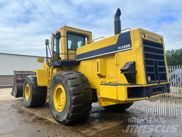 Komatsu WA 600-1 Incarcator pe pneuri