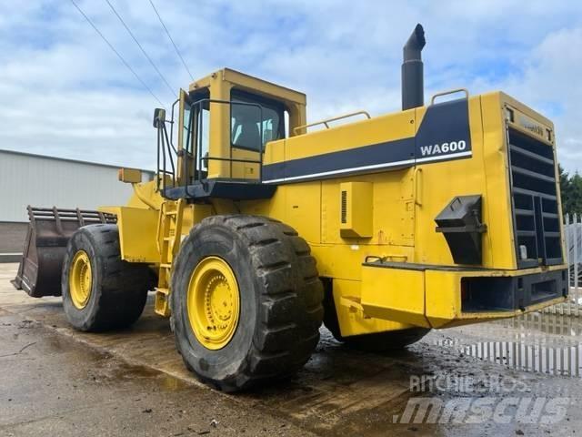 Komatsu WA 600-1 Incarcator pe pneuri