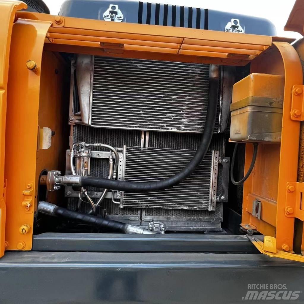 Hyundai R220-9S Excavatoare pe șenile
