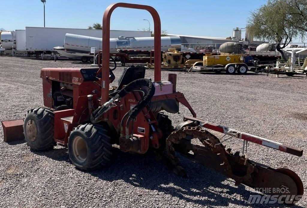 Ditch Witch 3700 DD Excavatoare de santuri
