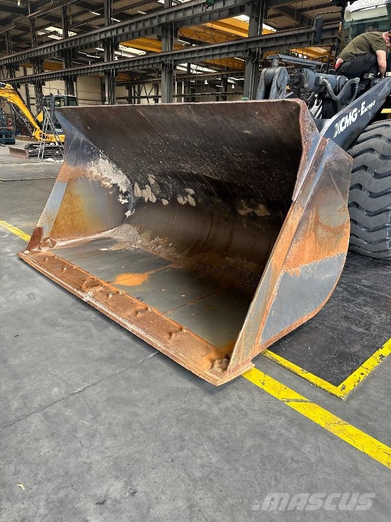 XCMG LW 700 KN Incarcator pe pneuri