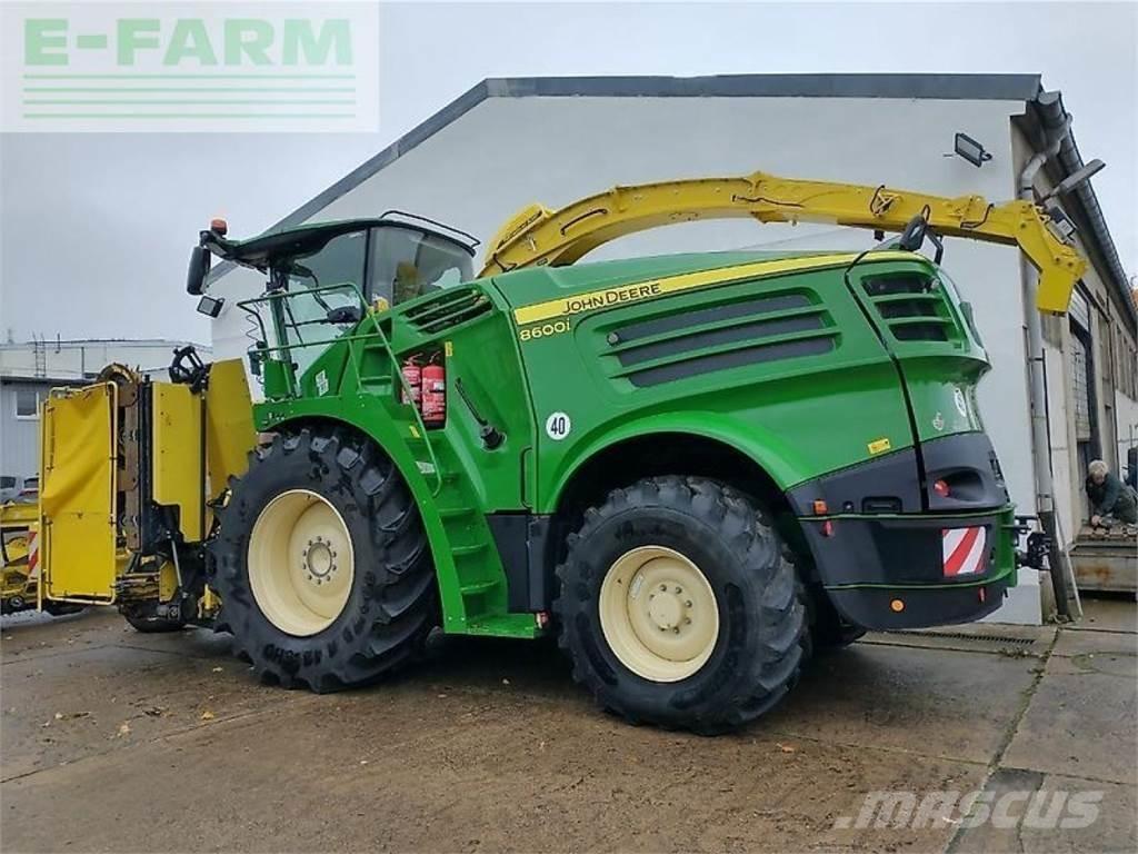 John Deere 8600 Forajere cu autopropulsare